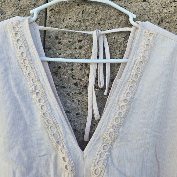 Women's Lush Cream/Pale Pink Crochet, V-Neck Romper - Picture 4 of 15